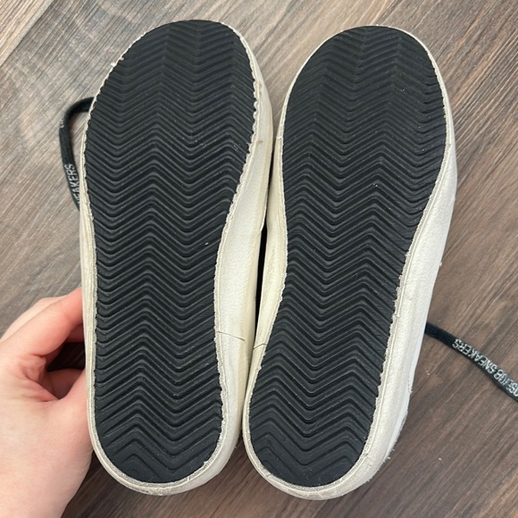 Golden Goose Deluxe Brand Sneakers - Picture 9 of 10